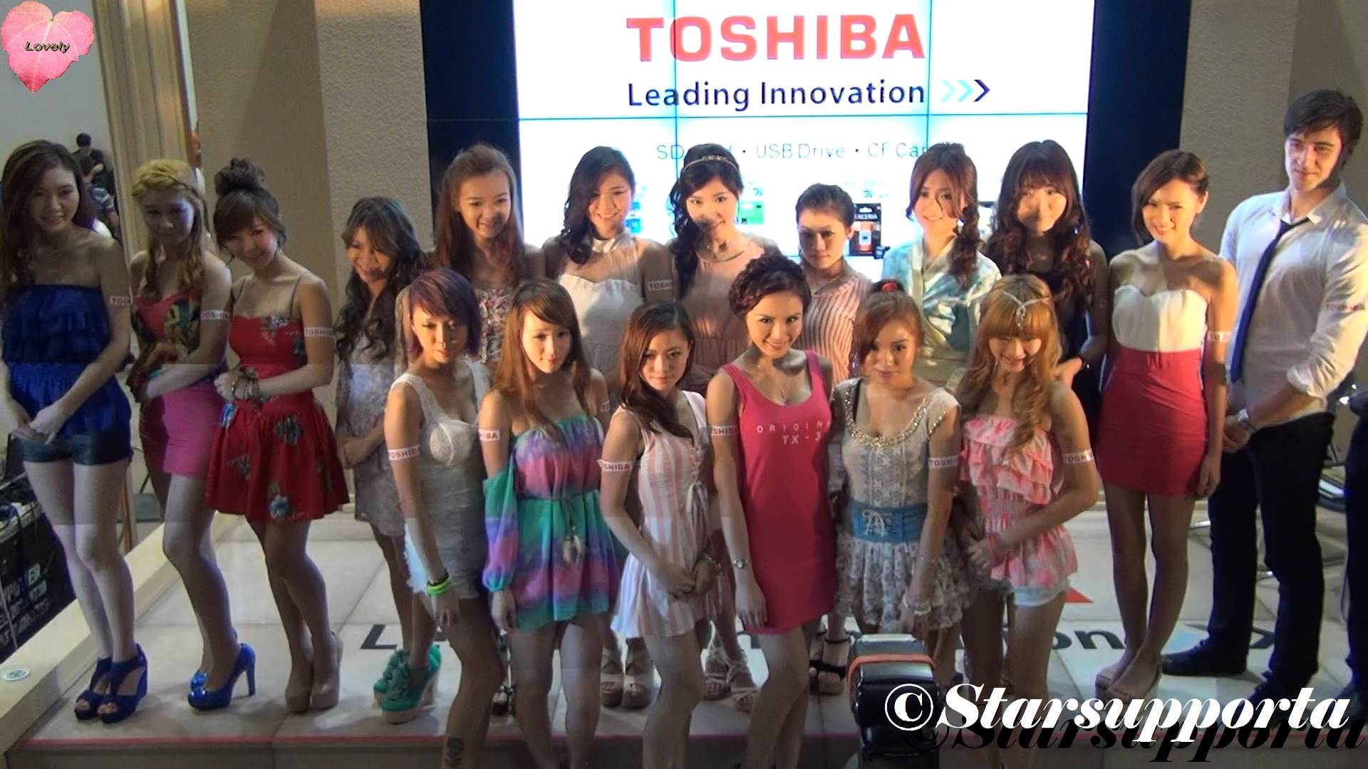 20130823-25 香港電腦通訊節 - Toshiba 東芝SD女神選舉 - 頒獎大合影 @ HKCEC